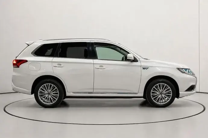 Usado Mitsubishi Outlander P-HEV Motion 224 CV (164 kW) 2020