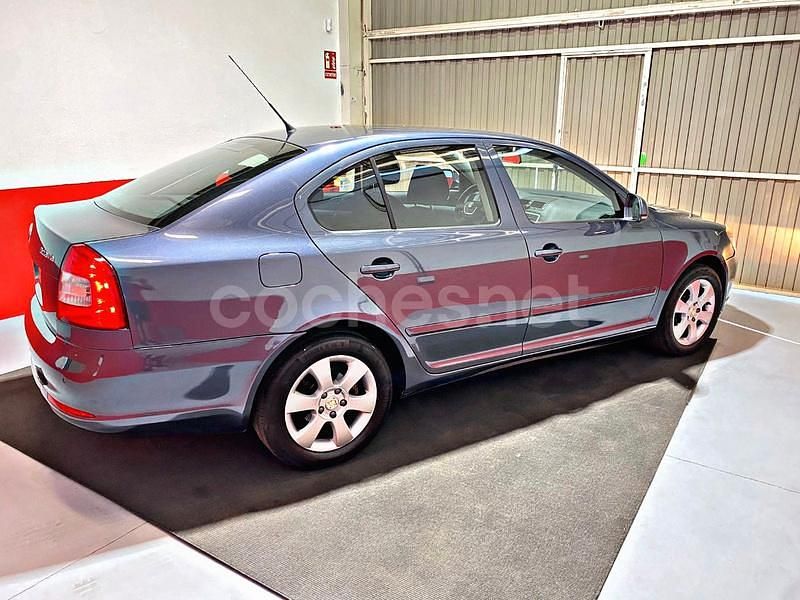 Usado Skoda Octavia 105 CV (77 kW) 2010 Azul Berlina