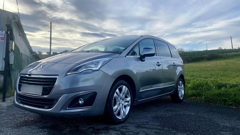 Gris Usado 2014 Peugeot 5008 Allure Monovolumen | 8990 € (Precio justo) - Imagen 1/4