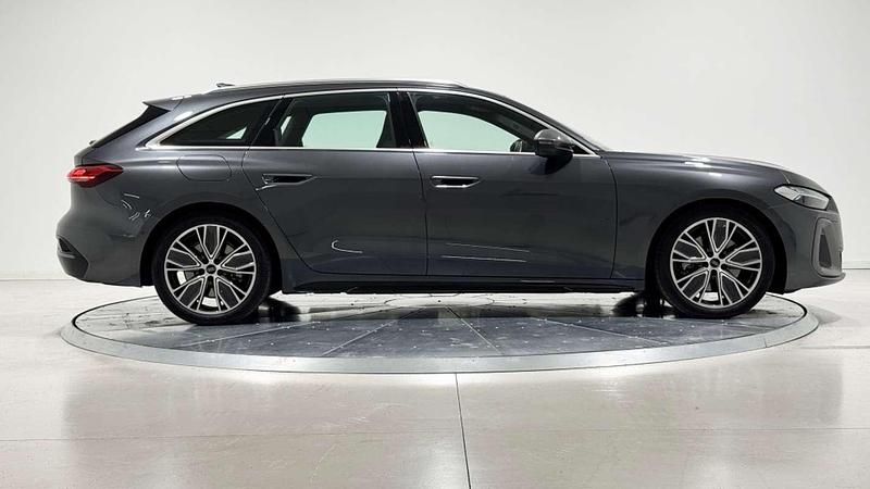 Usado Audi A5 204 CV (150 kW) 2024 Gris Familiar