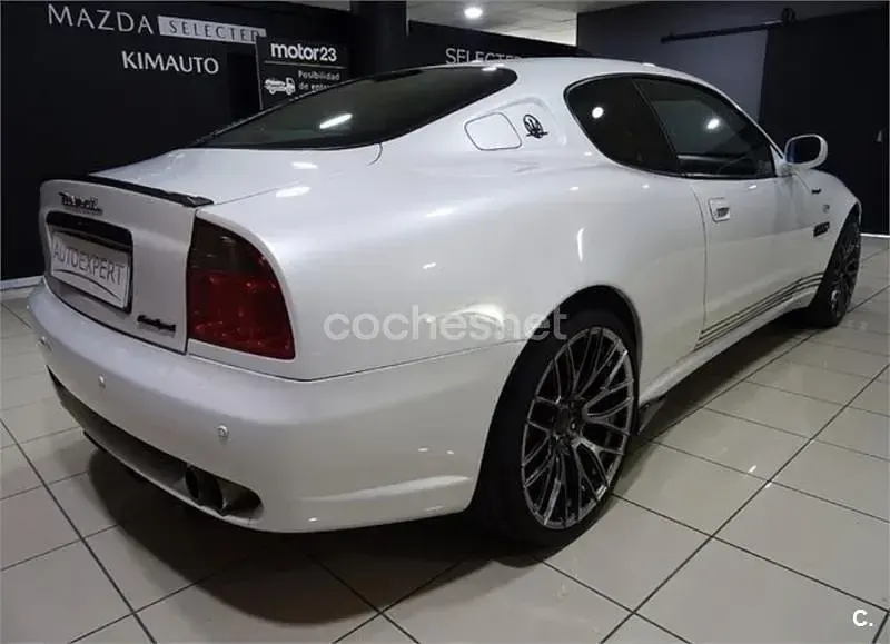 Usado Maserati Coupé 390 CV (286 kW) 2003 Blanco Coupe