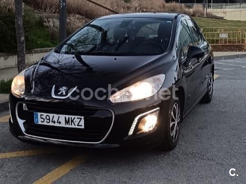 Usado Peugeot 308 SW Active 120 CV (88 kW) 2012 Negro Familiar