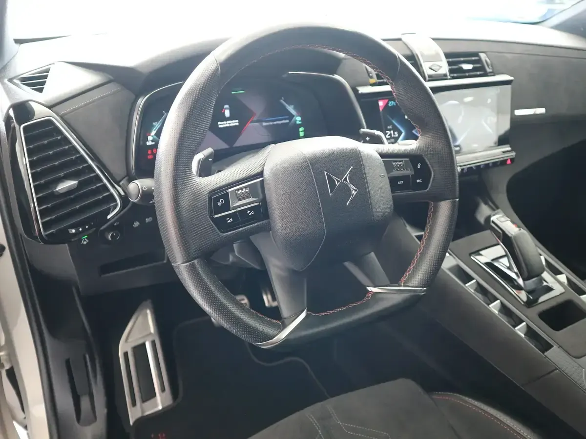 Usado DS Automobiles DS7 Crossback Performance 225 CV (165 kW) 2021 Gris / plata SUV
