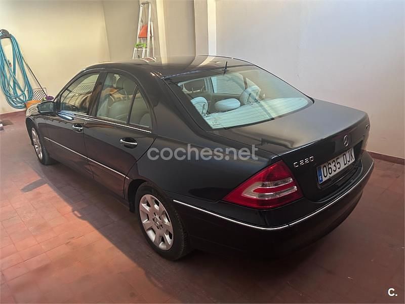 Usado Mercedes C220 Elegance 143 HP (105 kW) 2005 Azul Sedan