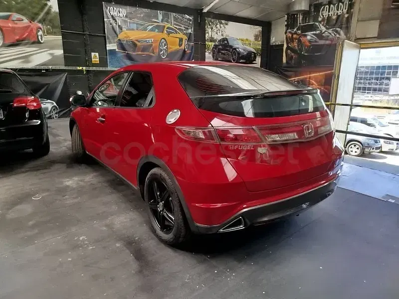 Usado Honda Civic Comfort 100 CV (73 kW) 2009 Granate Berlina
