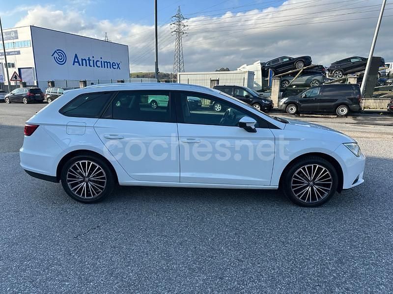 Usado Seat Leon Style 125 CV (91 kW) 2016 Blanco Familiar