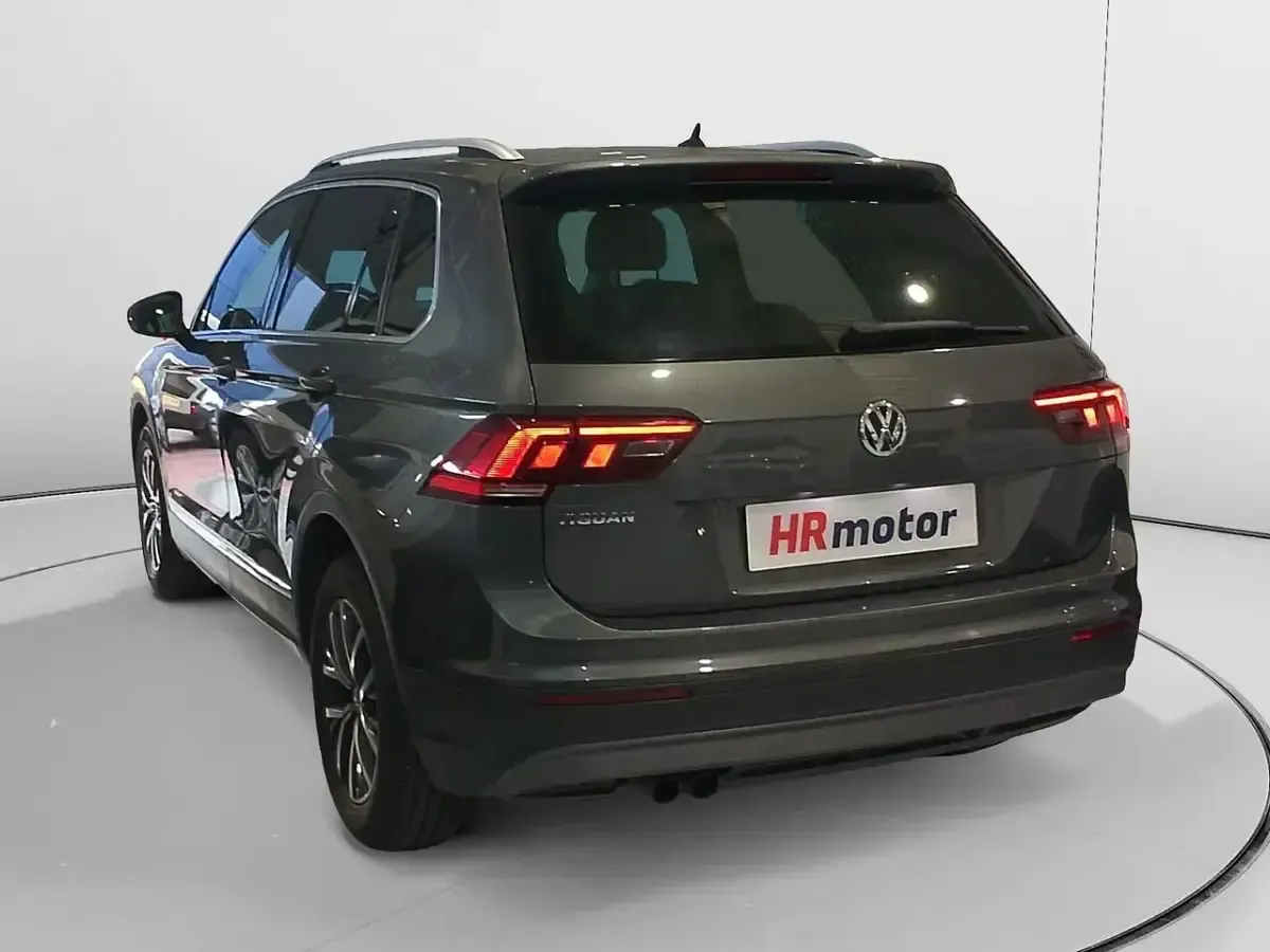 Usado VW Tiguan Advance 131 CV (96 kW) 2019 Gris SUV