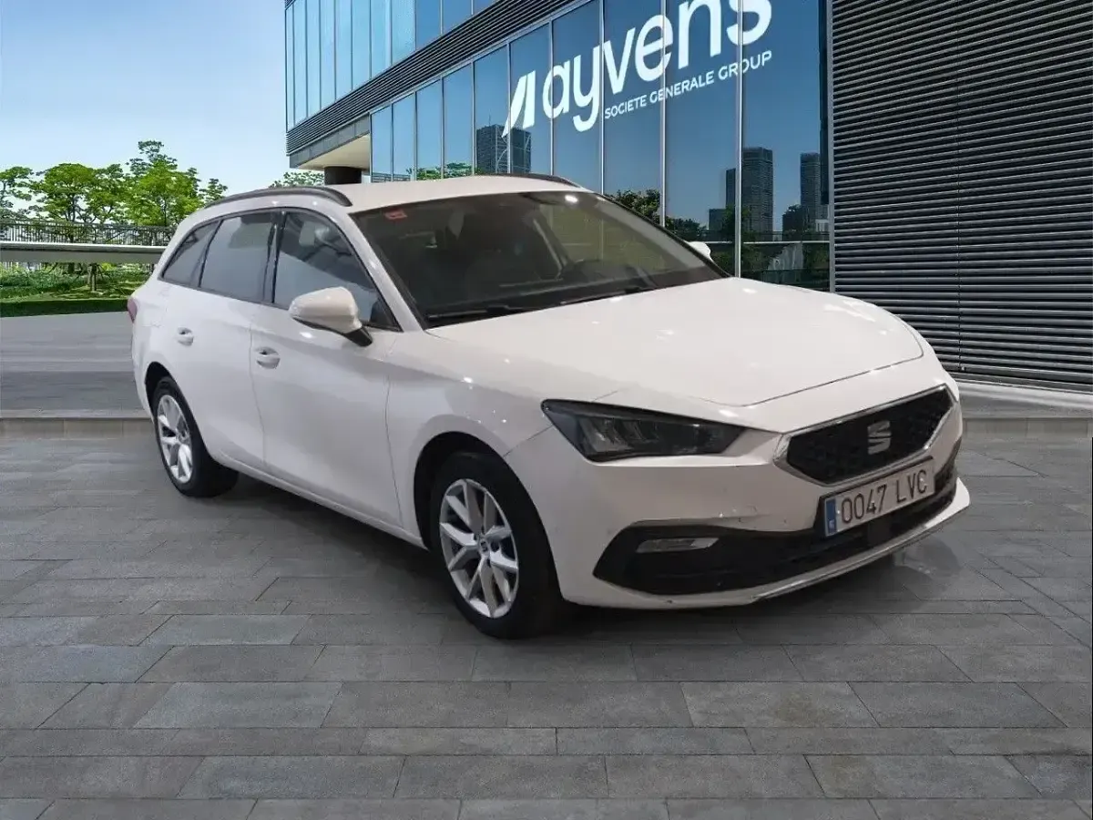Usado Seat Leon Style 116 CV (85 kW) 2021 Blanco Familiar