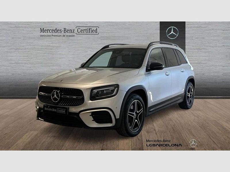 Plateado Usado 2024 Mercedes 200 AMG line Familiar | 51.000 € - Imagen 1/4