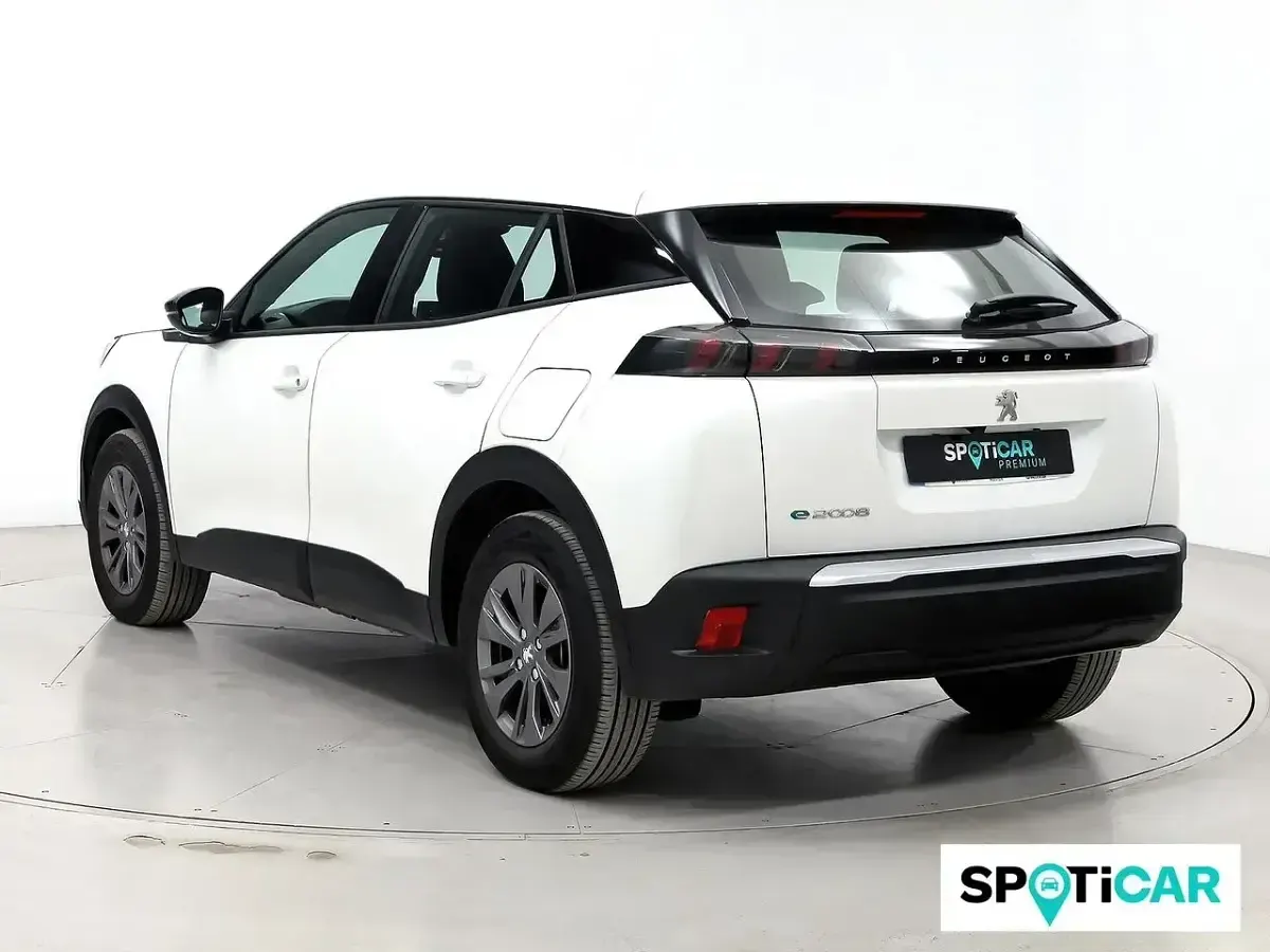 Usado Peugeot e-2008 Active 100 kW (136 CV) 2023 Gris SUV