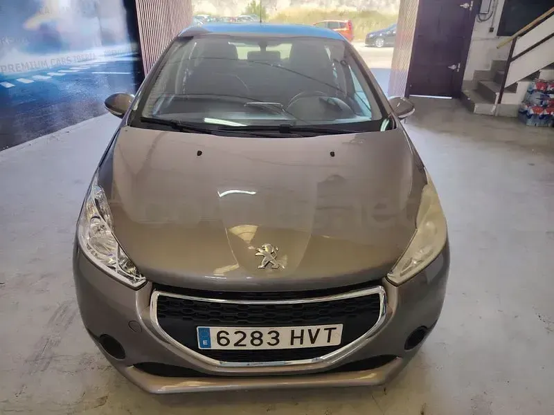 Usado Peugeot 208 Active 68 CV (50 kW) 2014 Gris / plata Utilitario