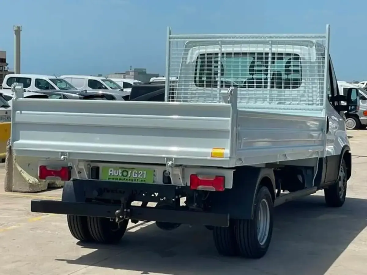 Usado Iveco Daily 136 CV (100 kW) 2021 Blanco Van