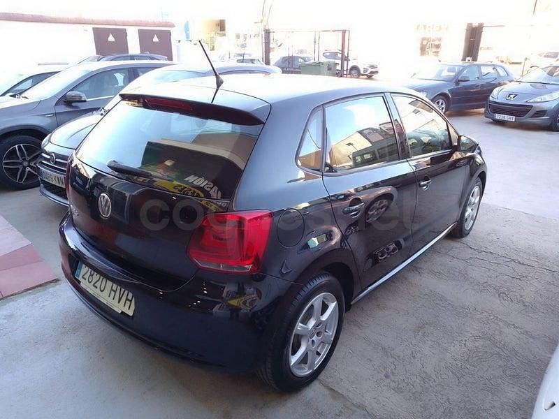 Usado VW Polo Advance 70 CV (51 kW) 2014 Negro Berlina