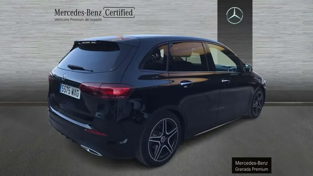 Usado Mercedes B200 150 CV (110 kW) 2024 Negro Utilitario