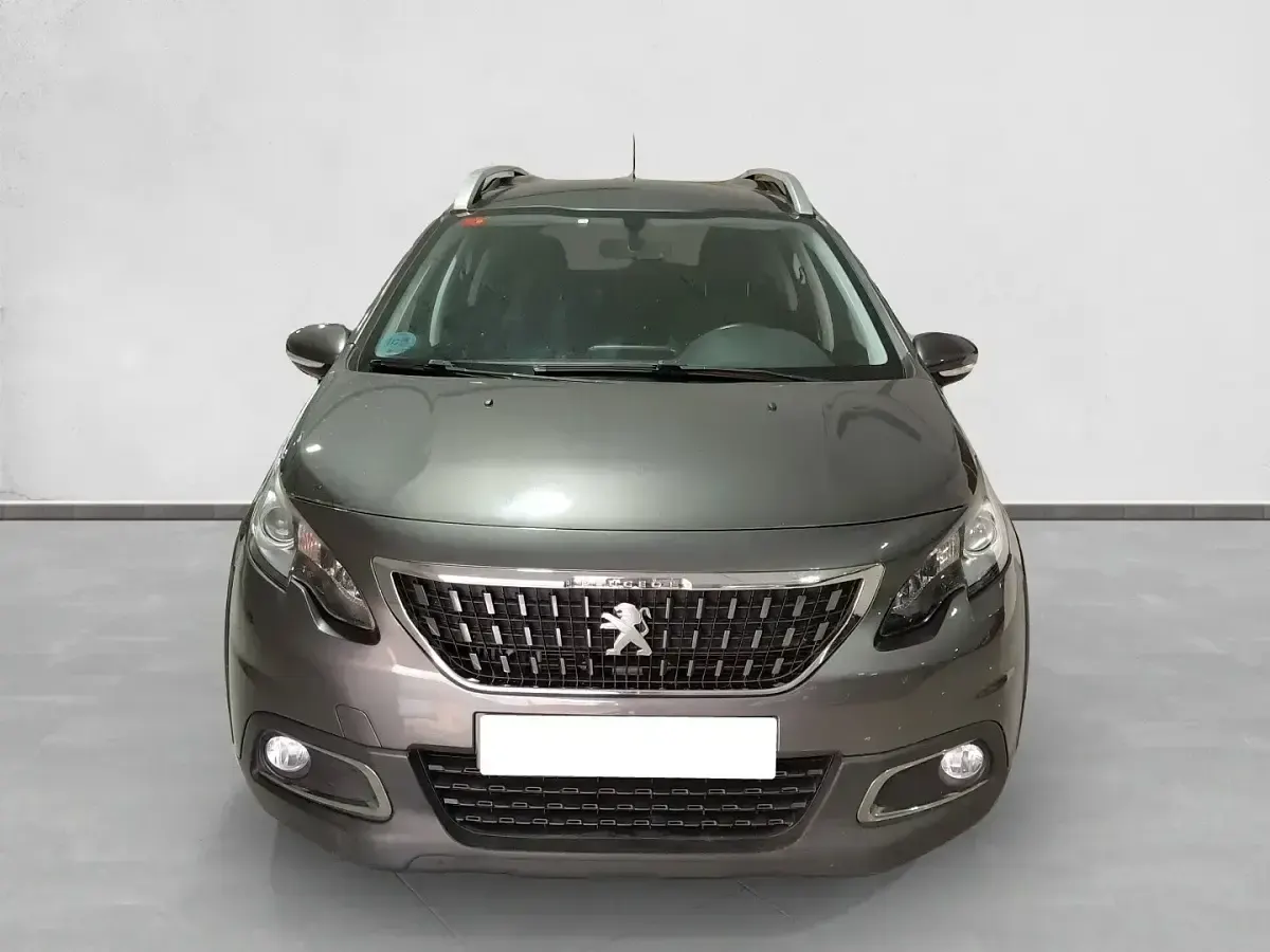 Usado Peugeot 2008 Signature Sky 110 CV (80 kW) 2019 Gris SUV
