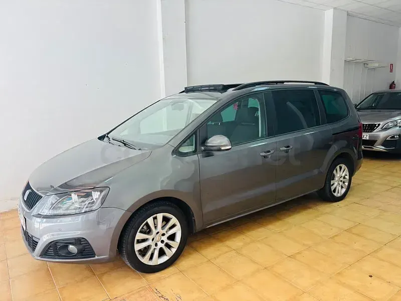 Usado Seat Alhambra Style 140 CV (102 kW) 2011 Gris / plata Monovolumen