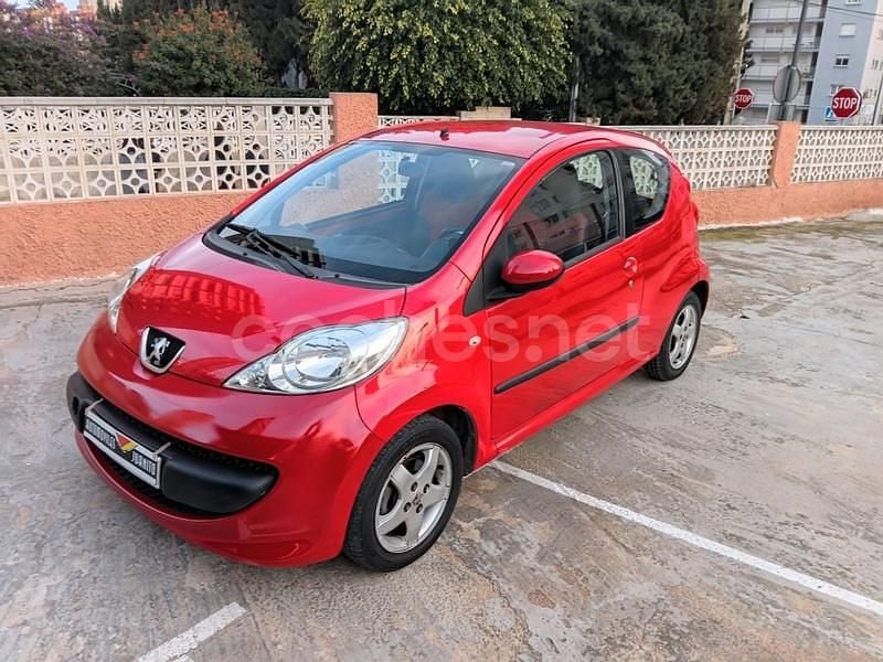 Rojo Usado 2008 Peugeot 107 Urban Move Utilitario | 4700 € (Precio justo) - Imagen 1/4