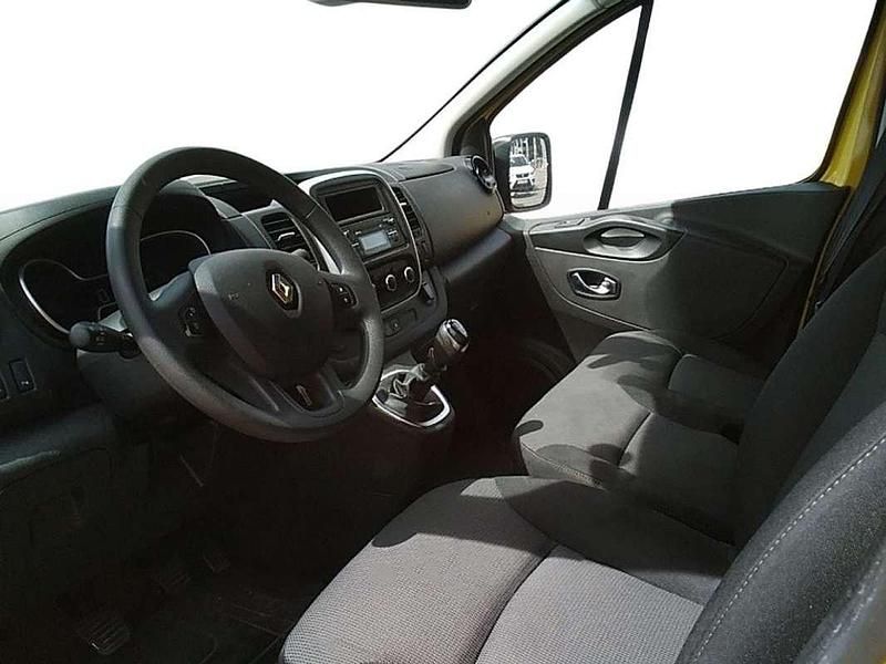 Usado Renault Trafic 95 CV (69 kW) 2020 Amarillo Monovolumen