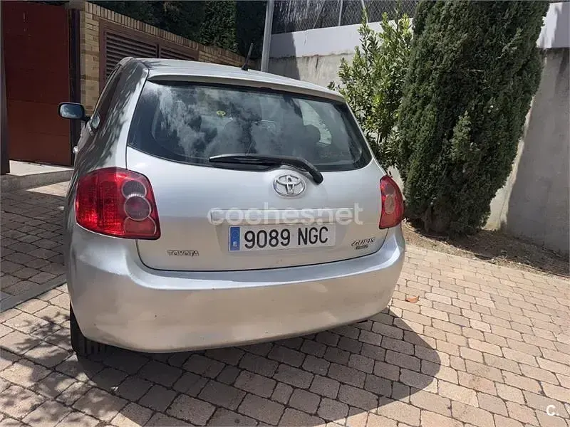 Usado Toyota Auris Luna 126 CV (92 kW) 2008 Gris / plata Utilitario