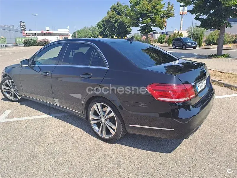 Usado Mercedes E220 170 CV (125 kW) 2013 Negro Berlina