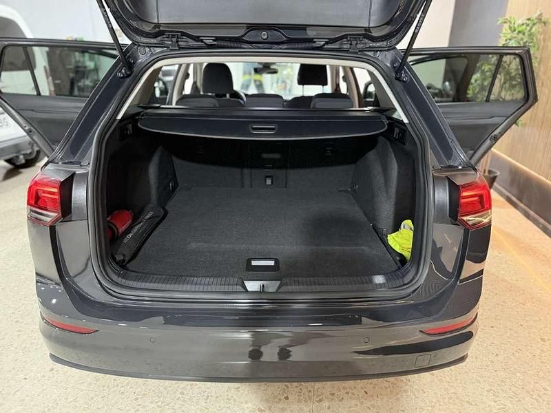 Usado VW Golf VIII Life 116 CV (85 kW) 2021 Gris Familiar