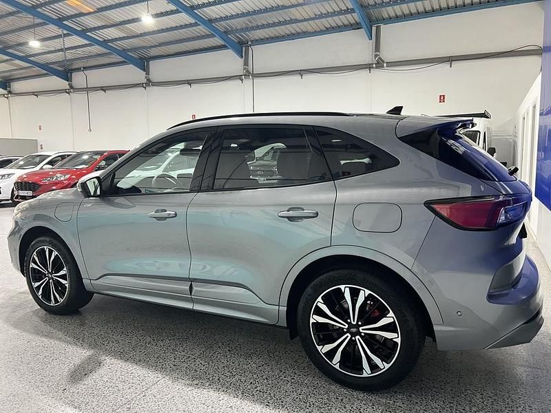 Usado Ford Kuga ST-Line X 225 HP (165 kW) 2023 Prateado SUV