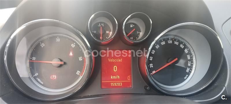 Usado Opel Insignia Cosmo 130 CV (95 kW) 2011 Gris / plata Familiar