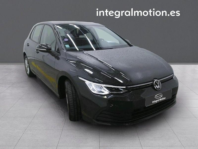 Usado VW Golf VIII Life 110 CV (80 kW) 2022 Negro Berlina