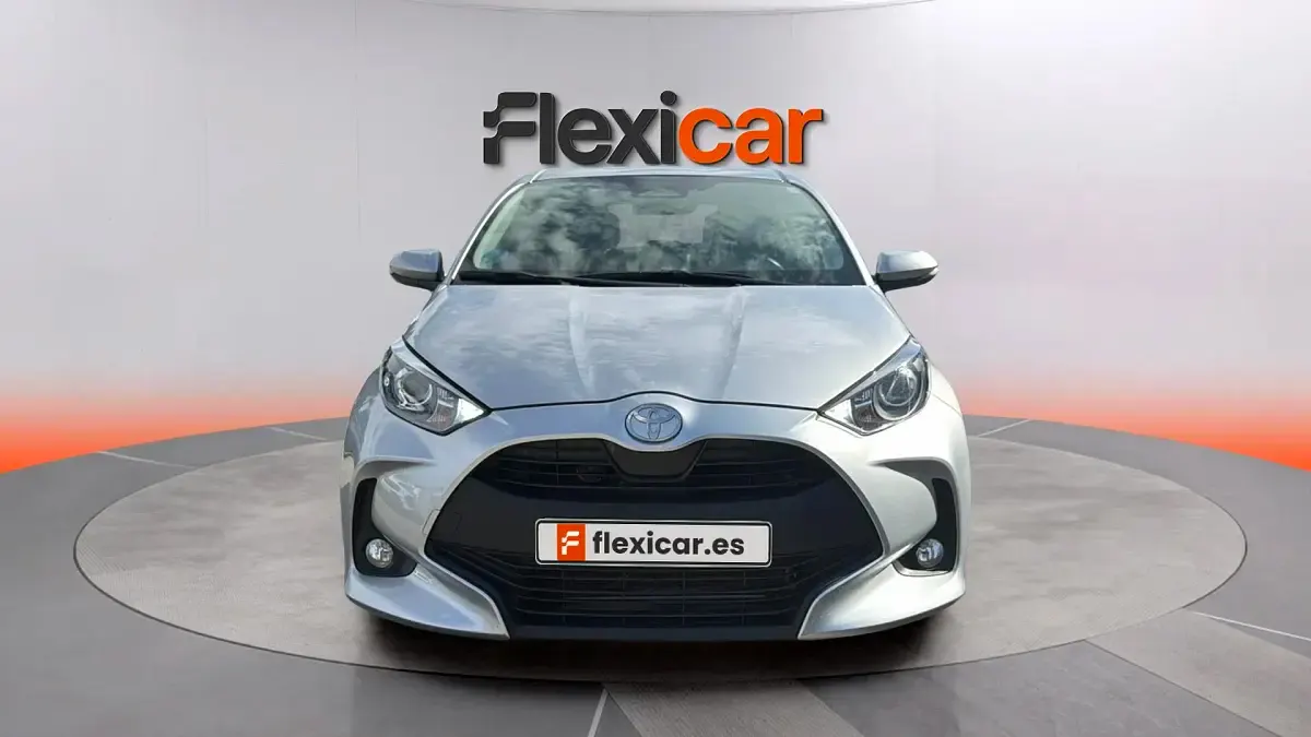 Usado Toyota Yaris Hybrid Active 116 CV (85 kW) 2025 Gris Berlina