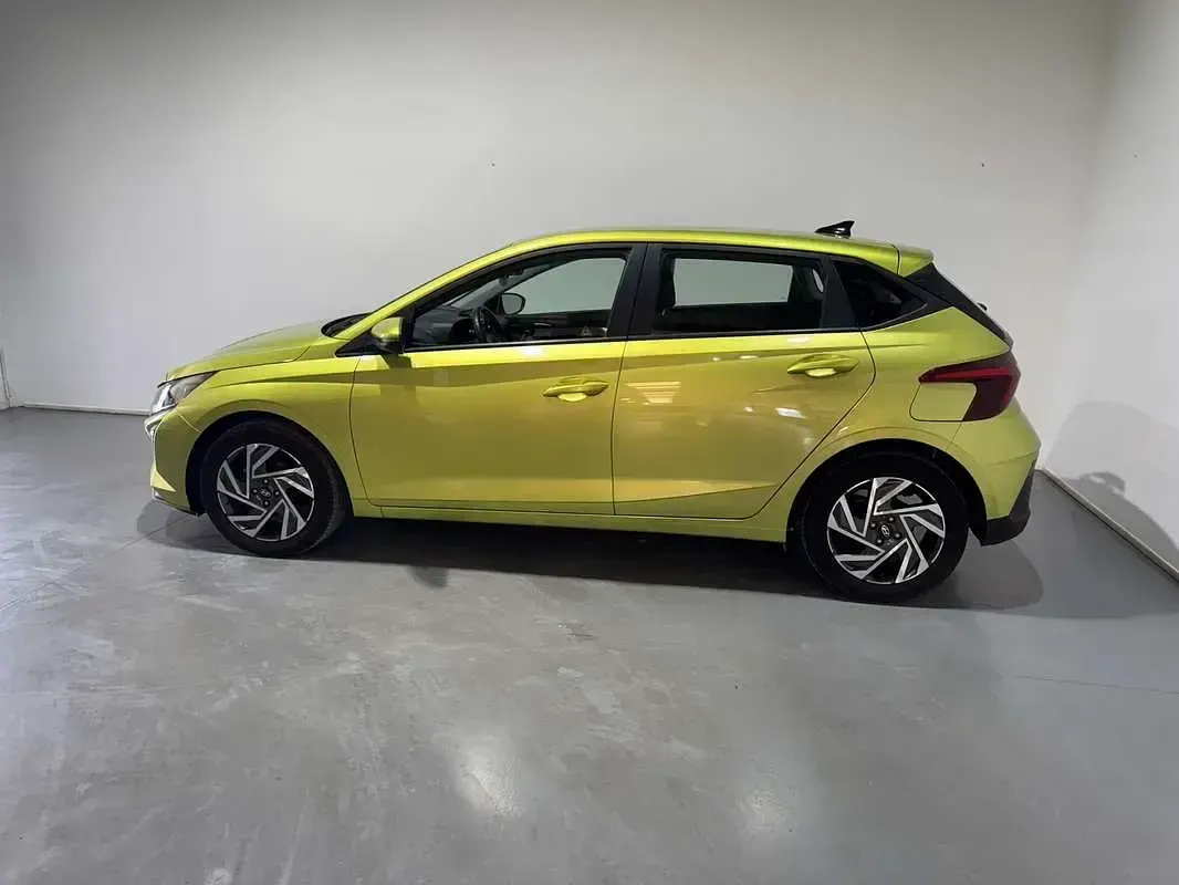 Usado Hyundai i20 84 CV (61 kW) 2024 Amarillo Utilitario