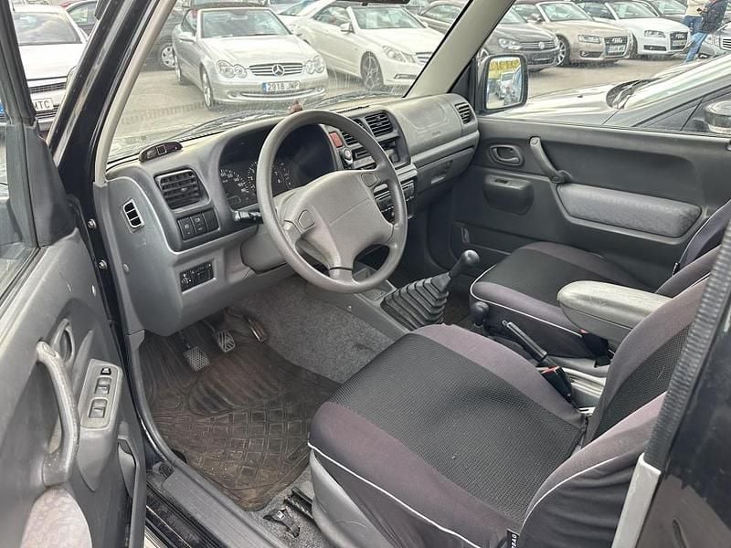 Usado Suzuki Jimny 80 CV (58 kW) 2006 Negro metalico SUV