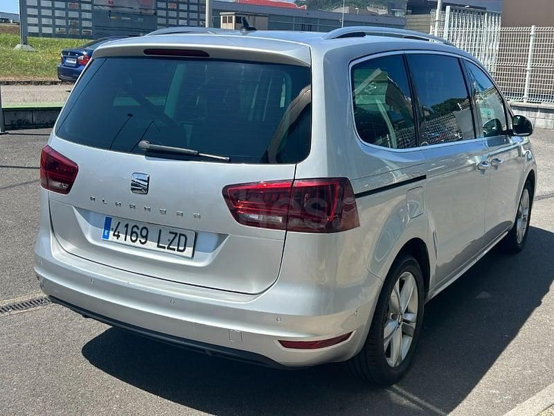 Usado Seat Alhambra XCELLENCE 150 CV (110 kW) 2022 Gris / plata Monovolumen