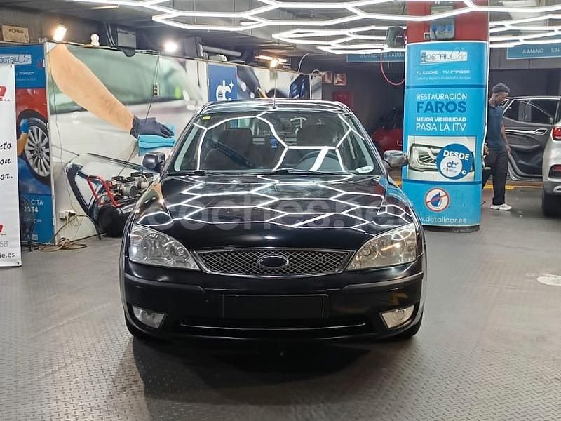 Usado Ford Mondeo Ghia 130 CV (95 kW) 2005 Negro Berlina