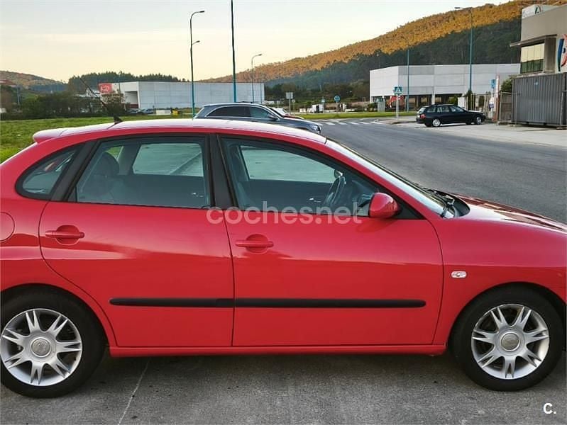 Usado Seat Ibiza Reference 100 CV (73 kW) 2009 Rojo Berlina