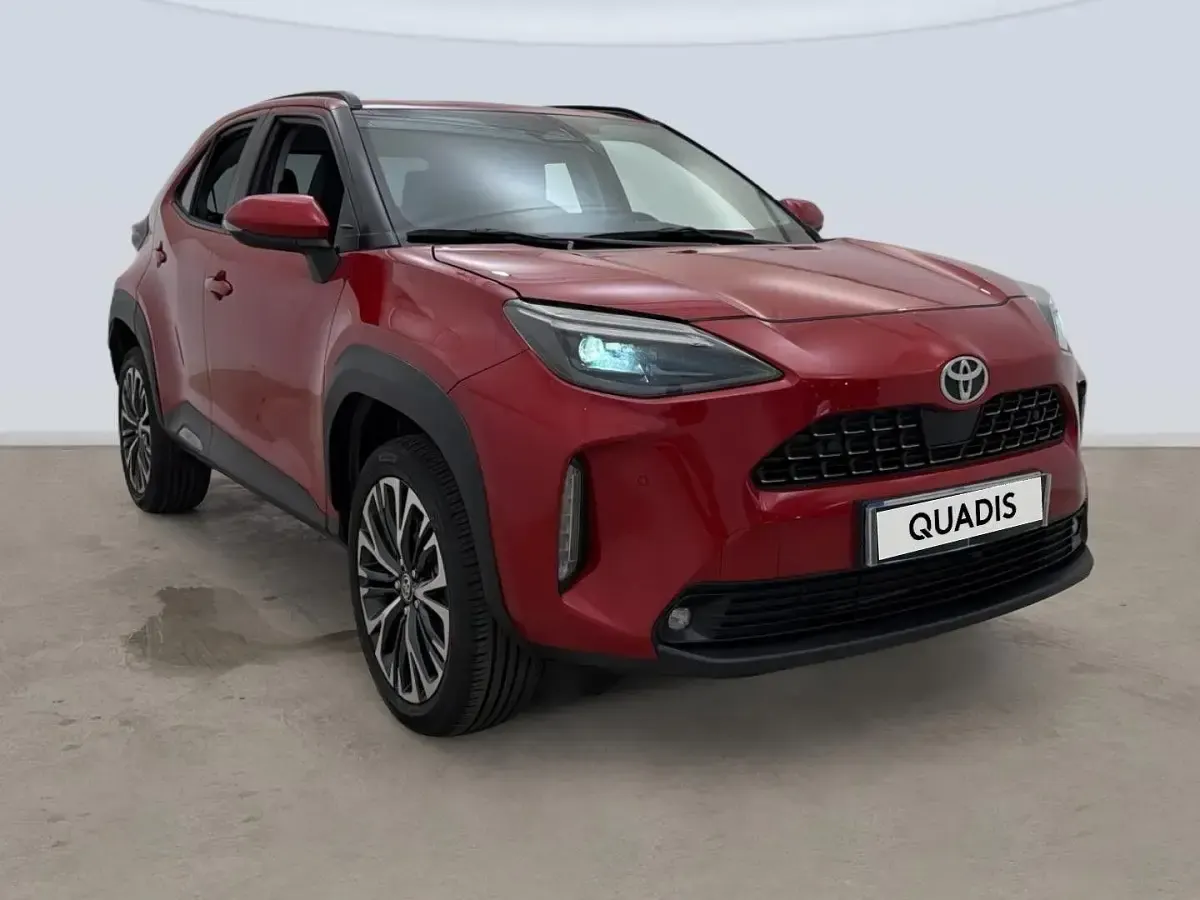 Usado Toyota Yaris Cross Style 131 CV (96 kW) 2024 Rojo SUV