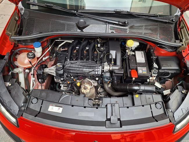 Usado Citroën C4 Cactus Feel 81 CV (59 kW) 2017 Rojo Utilitario