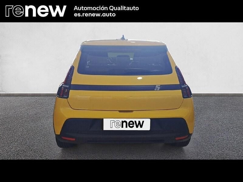 Nuevo Renault R5 Evolution 88 kW (120 CV) 2025 ¡amarillo pop! Utilitario