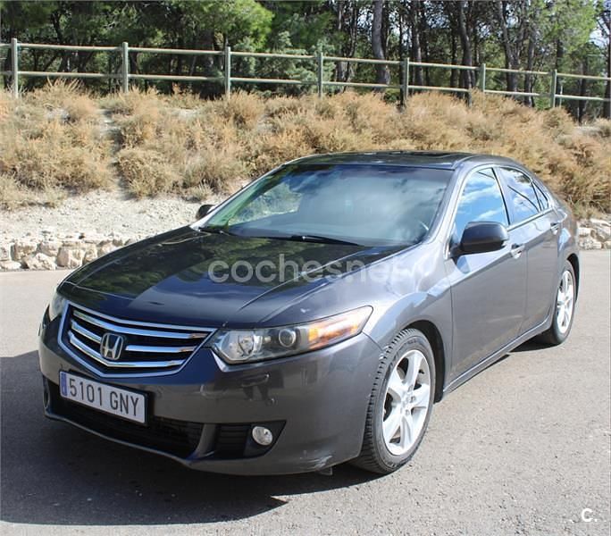 Usado Honda Accord Executive 150 CV (110 kW) 2009 Gris / plata Berlina
