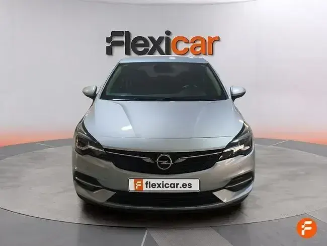 Usado Opel Astra Elegance 122 CV (89 kW) 2020 Gris