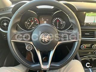Usado Alfa Romeo Stelvio 150 CV (110 kW) 2017 Rojo SUV