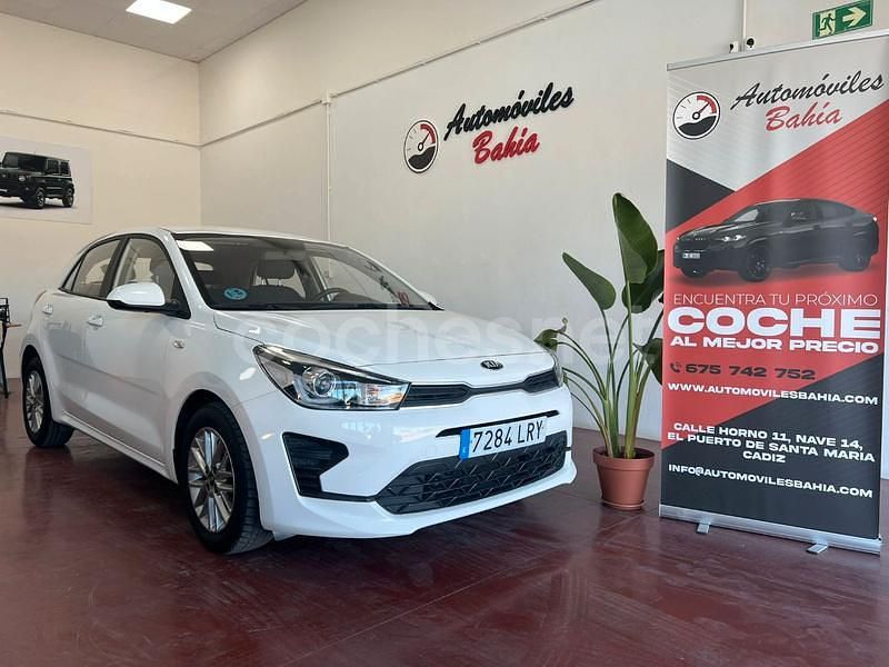 Blanco Usado 2021 Kia Rio Berlina | 12.490 € (Precio justo) - Imagen 1/4