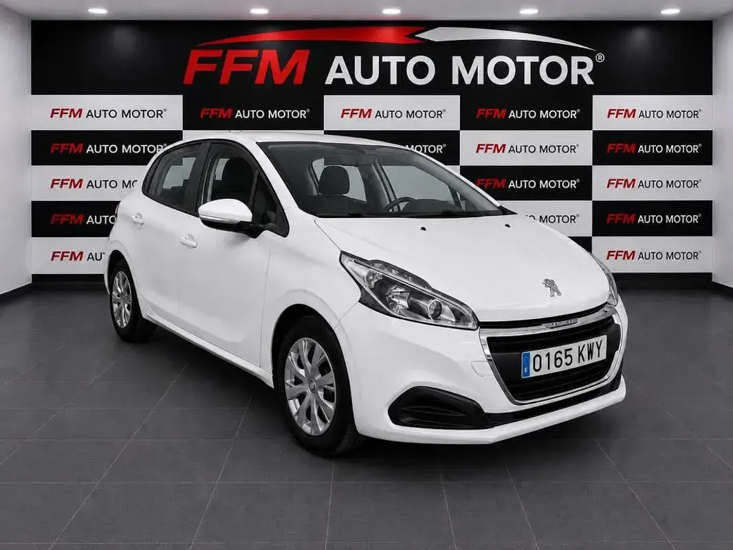 Usado Peugeot 208 Active 83 CV (61 kW) 2019 Blanco Utilitario