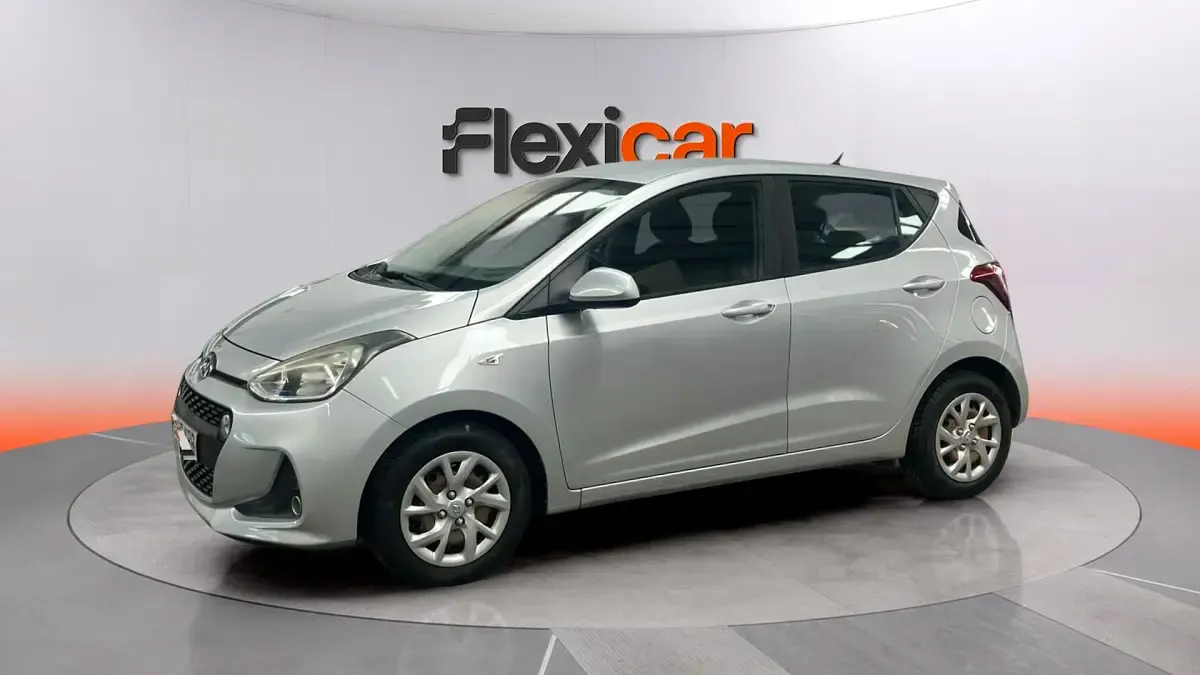 Usado Hyundai i10 67 CV (49 kW) 2017 Gris Utilitario