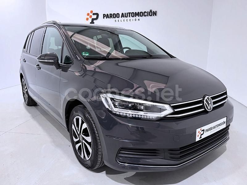 Usado VW Touran Advance 150 CV (110 kW) 2021 Gris / plata Monovolumen
