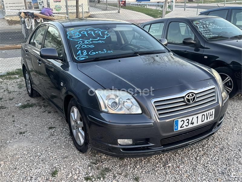 Usado Toyota Avensis Sol 129 CV (94 kW) 2006 Gris / plata Berlina