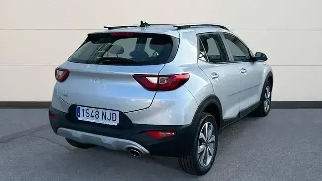 Usado Kia Stonic 101 CV (74 kW) 2025 Gris / plata SUV