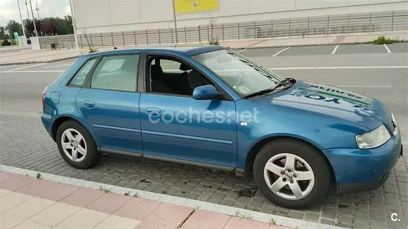 Usado Audi A3 Ambition 125 CV (91 kW) 2001 Azul Utilitario