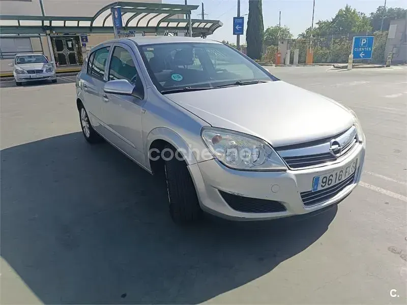 Usado Opel Astra Enjoy 90 CV (66 kW) 2007 Gris / plata Berlina