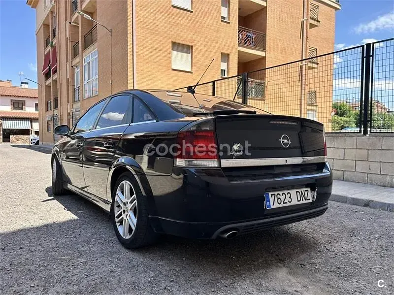 Usado Opel Vectra GTS 150 CV (110 kW) 2005 Negro Berlina