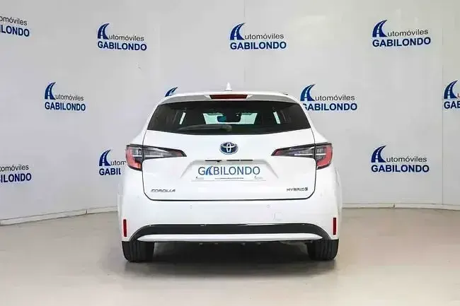 Usado Toyota Corolla Business Edition 122 CV (89 kW) 2023 Blanco Familiar